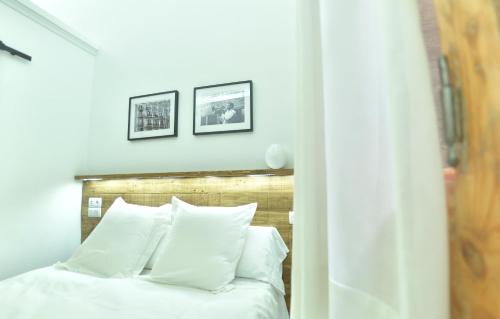 Standard Double or Twin Room image 10