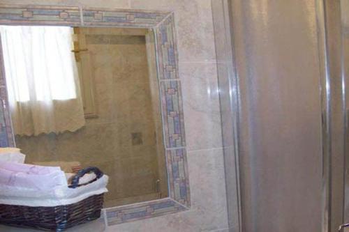 Double or Twin Room image 5