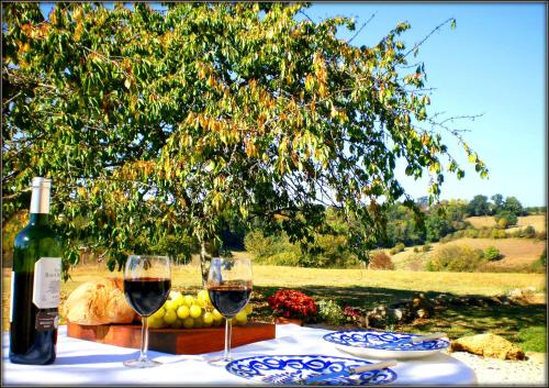 Balkons/terase, PRIVATE POOL with Stunning Views of the Chateau!! Sunset in Rufiņjaka Sensernīna