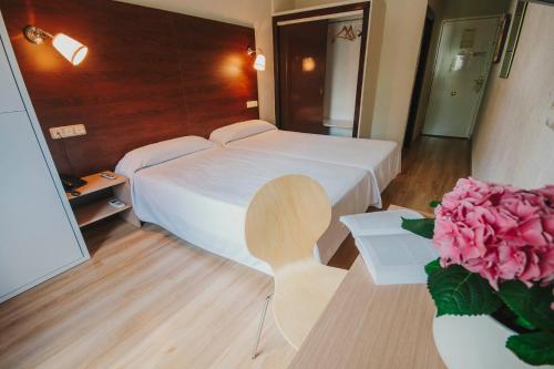 2 twin beds