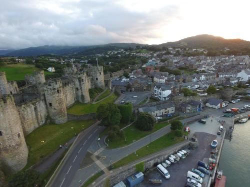 Johnny Dough's Conwy with Rooms - main image