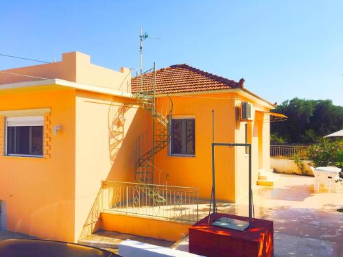  Perfect Escape in 28100 Svoronata