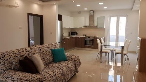 Sunrise Suites, Apt. 2