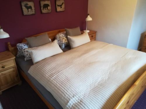 1 queen bed, 2 twin beds