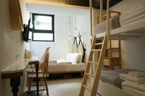 Quadruple Room image 2