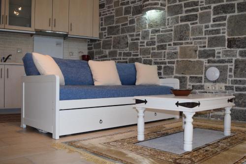 Cozy Residences in the center of Volissos Village - Lydia Lithos-