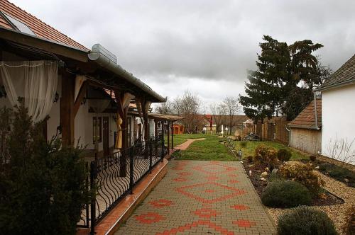 Garden, Kisgeresd Vendeghaz in Hogyesz