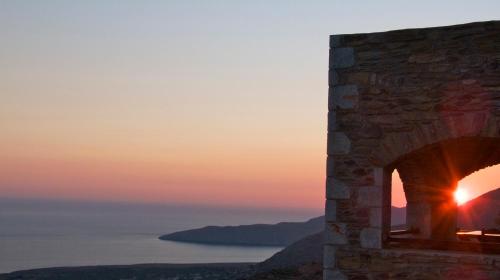 A környék, Benos Tower in Kyparissos