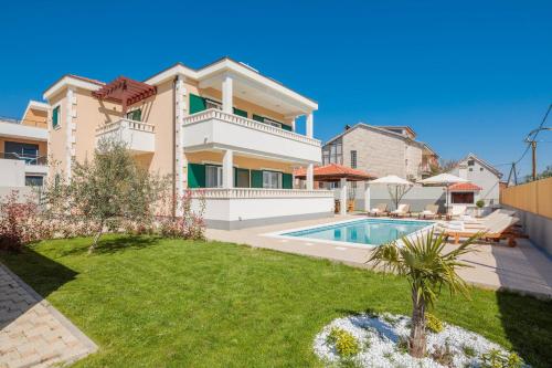 Villa Rosa Ventorum with private pool near Split – khách sạn tại Kastel Novi