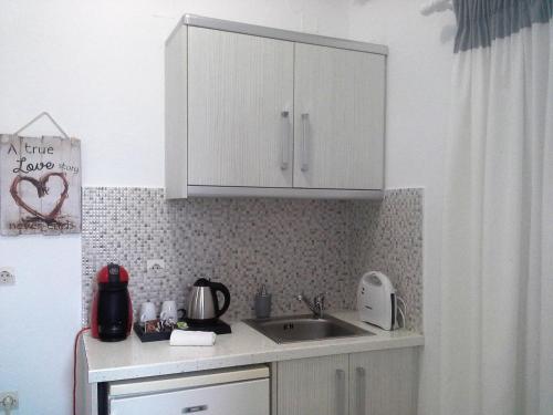 Kiklamino Studios & Apartments - image 2