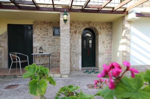  Ariadni Stone Houses in Giannádes