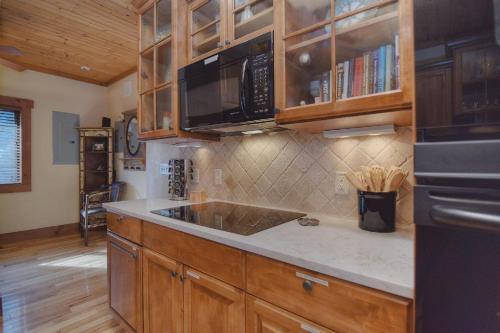 Harmony Hill Cabin - image 5