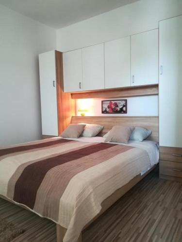 Apartments by the sea Turanj Biograd - 5740 - image 4