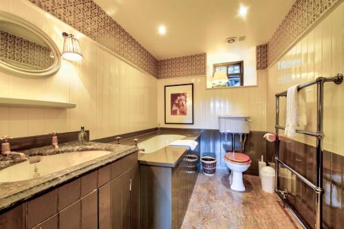 The Rock House - Historic Gem in the Heart of the City