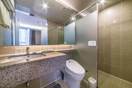 room detail thumbnail 2