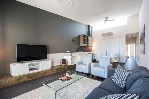 Magnificent Apartment + FREE car park near CBD