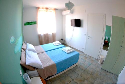 3 twin beds