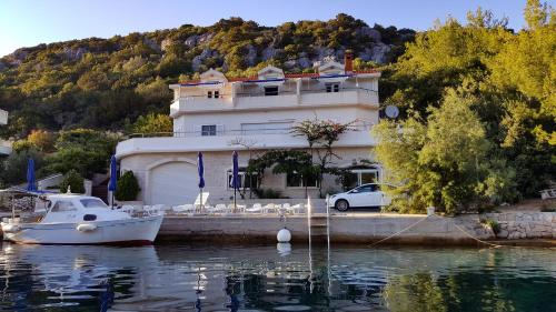  Apartments Livia in Lastovo