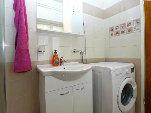Apartments Blazenka 1270 - image 6