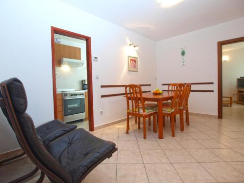 Apartment Alma 1600