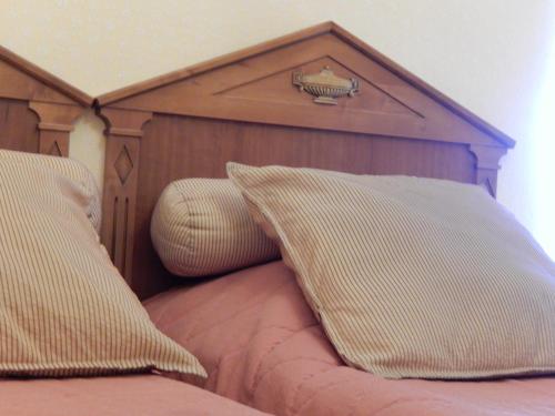 2 twin beds