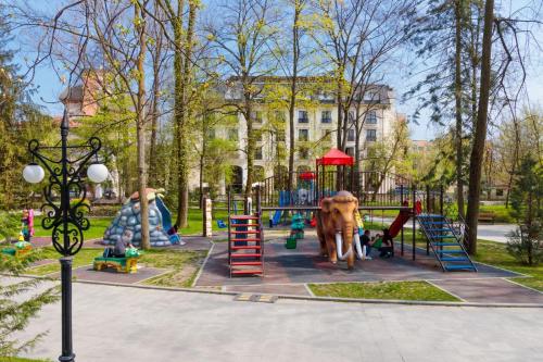 Parque infantil, Grand Hotel Sofianu in Ramnicu Valcea