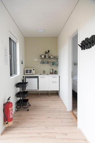 Kitchen, Bru Guesthouse in Budarholshverfi