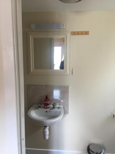 1 Loch Ness Hostel Room Type - Quadruple Room with Garden View