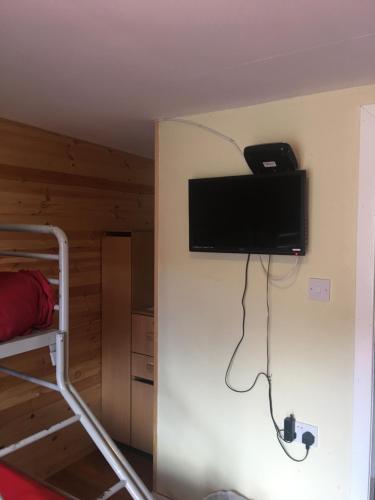 1 Loch Ness Hostel Room Type - Family Room with Garden View (5 Adults) 1 Loch Ness Hostel Room Type - Family Room with Garden View (5 Adults)