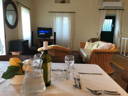 Theea Cottage - Sea Views and Splash Pool - image 4