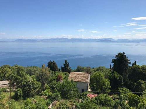 Theea Cottage - Sea Views and Splash Pool - image 7