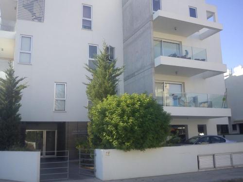 Achillion Gardens (near Uni of Nicosia) - image 11