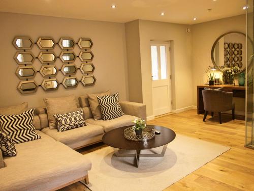 The Norfolk Townhouse - Stunning 5BDR Home
