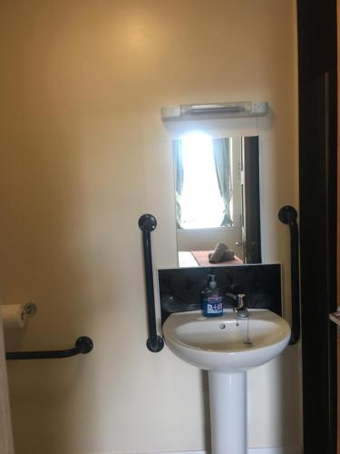1 Loch Ness Hostel Room Type - Double Room with Private External Bathroom
