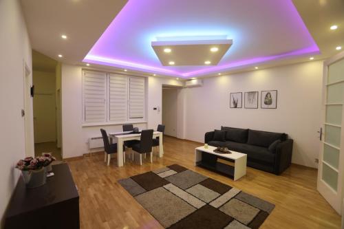 De Luxe Republic Square Apartment of 100sqm - image 2