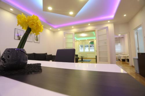 De Luxe Republic Square Apartment of 100sqm - main image