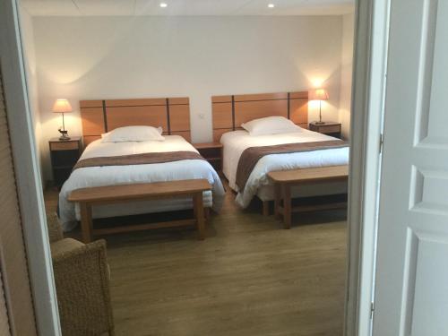 2 twin beds