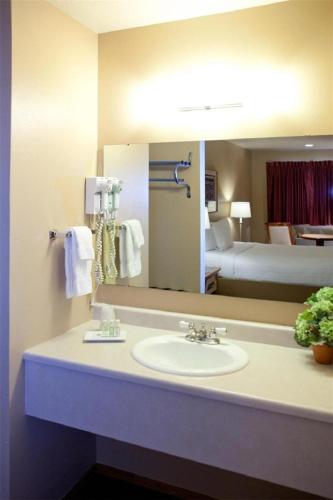 Oregon Trail Inn - image 5