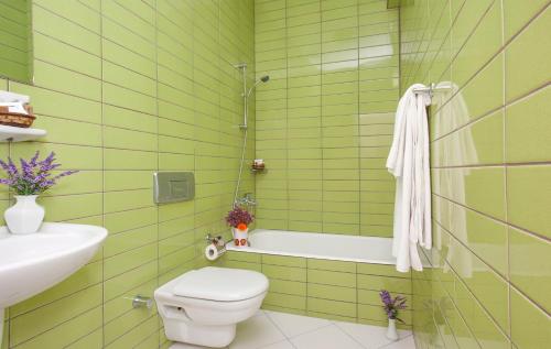 room detail thumbnail 2