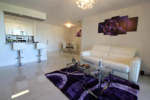 Yacht Club at Aventura 1 Bd 1 Bth Brand New in Aventura, USA