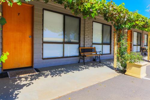 บริการและสิ่งอำนวยความสะดวก, Country Roads Motor Inn Naracoorte in นาราคูร์ท