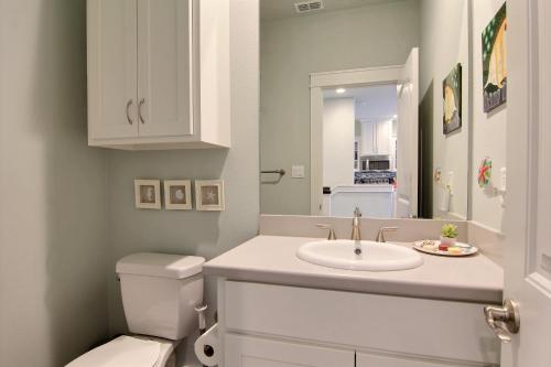 Beachy Keen Townhouse - image 6