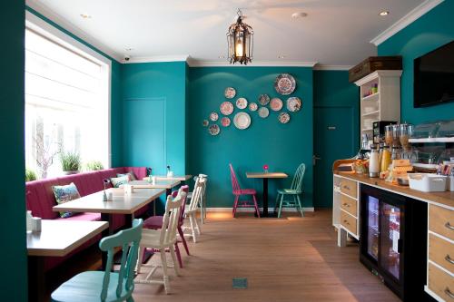 gedeelde lounge/tv-ruimte, Hotel Old Dutch Bergen op Zoom in Bergen Op Zoom