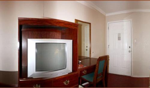 Sunset Inn and Suites – West Sacramento, CA