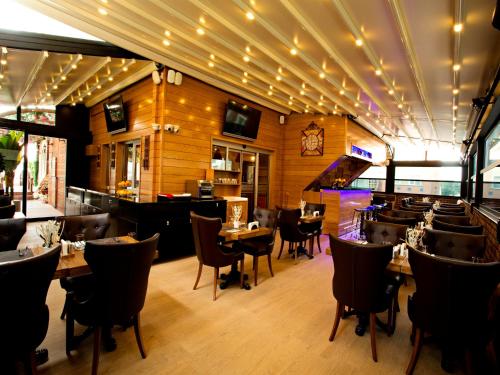 Endglory Hotel - image 5