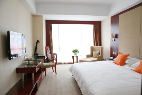 Shijiazhuang Yanshan Hotel Stop at Shijiazhuang Yanshan Hotel to discover the wonders of Shijiazhuang. Both business travelers and tourists can enjoy the propertys facilities and services. Service-minded staff will welcome and