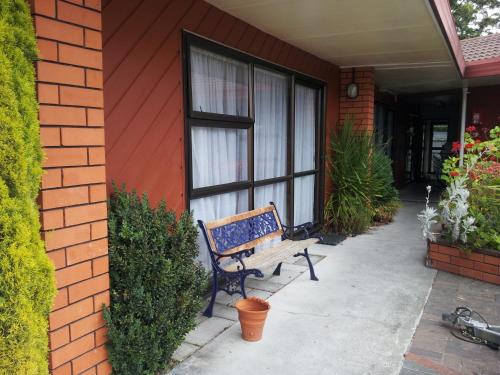 บริการและสิ่งอำนวยความสะดวก, Ace High Motor Inn in ปีรีไม