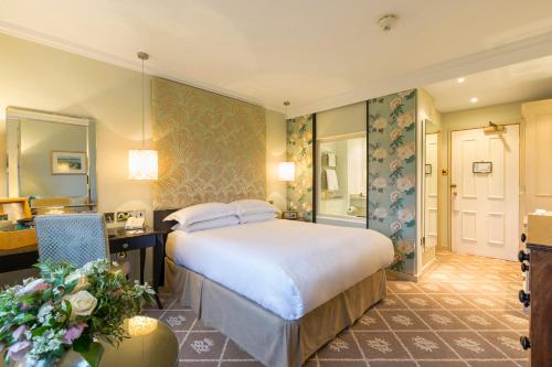 138688371 The Devonshire Arms Hotel at Bolton Abbey