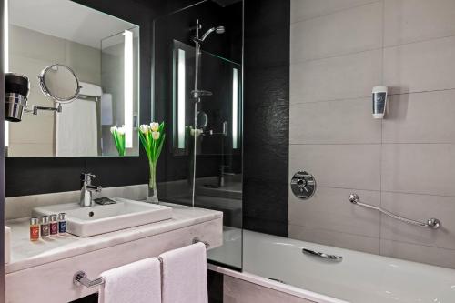 room detail thumbnail 2