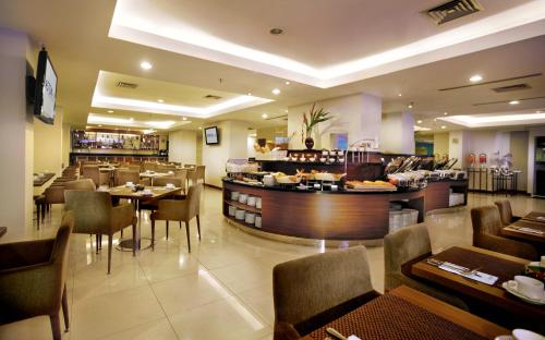 Restaurant, Aston Pluit Hotel & Residence in Pluit